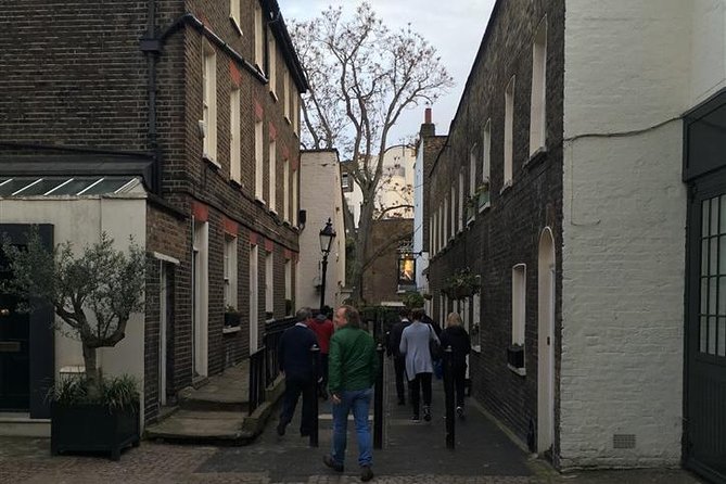 Historic London Pub Walk. A Walk Around Belgravia and Her Amazing Pubs - Meeting Grant Lander Near Victoria