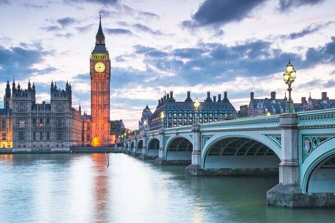 Historical City of London Private Sightseeing Day Tour - Trafalgar Square and the central London landmarks