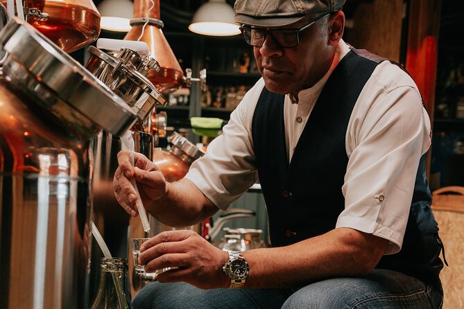 Hooting Owl Distillery York - Distillery Tour & Gin Tasting - The gift and the bar afterward