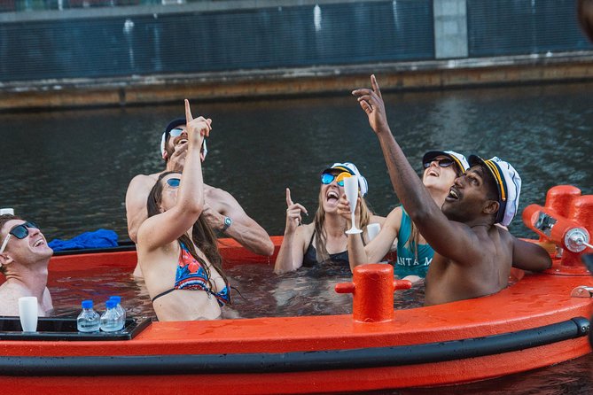 Hot Tub Boat Tour in London - London's most unique tour - Canary Wharf from the water