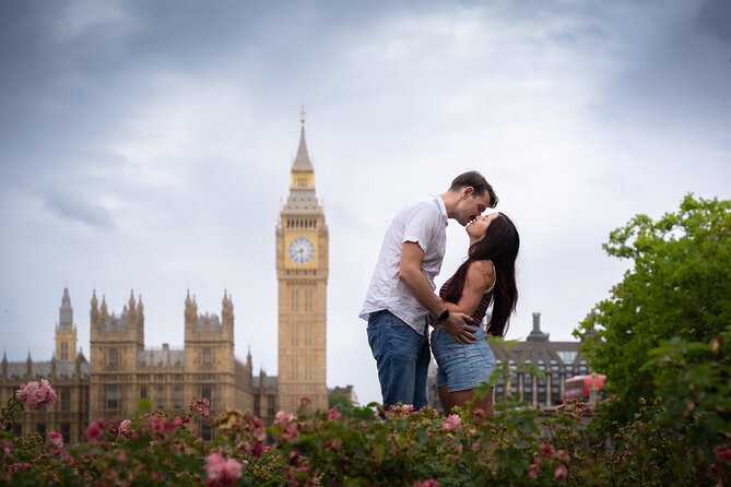 Iconic London Portraits Tour with Expert Local Photographer - Posing Help for Camera-Shy People