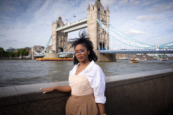 Iconic London Portraits Tour with Expert Local Photographer - A Session That Works for Different Kinds of Trips