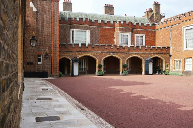 Inside Buckingham Palace State Rooms & Royal London Walking Tour - How much walking should you expect?
