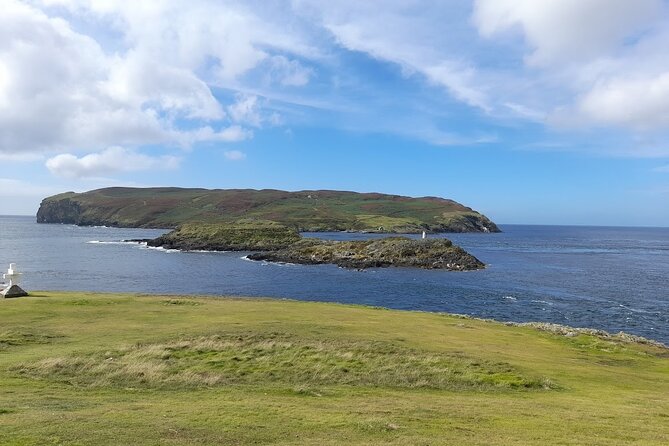 Isle of Man Discovery Tour with experienced Driver Guide - Tynwald Hill explains the island’s political identity