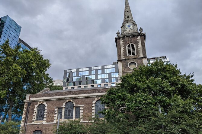 Jack the Ripper Tour in Spanish - Goulston Street and the clues left behind