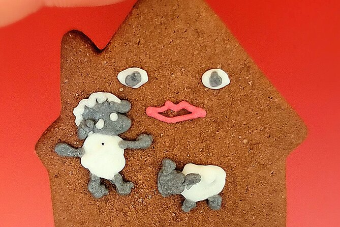 Kew Biscuit Decorating Class for Adults - Filling shapes with flood icing
