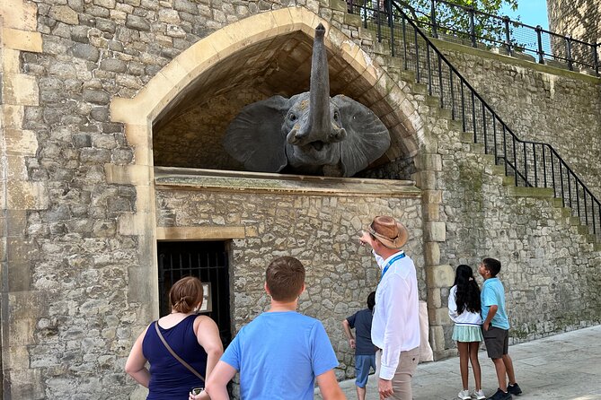 Kid-Friendly Private Tower of London Tour with Blue Badge Guide - Beefeaters, Green Tower, and Mint Street