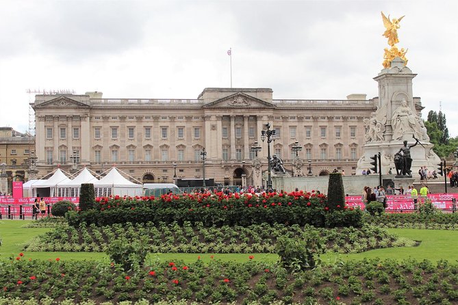 Layover Tour of London from LHR Executive Luxurious Vehicle Private Tour 6 hour - Trafalgar Square and the chance for a pub meal
