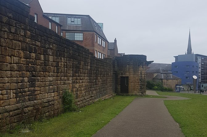 Lightfoot Tours: Historical Tour - Grey’s Monument and the stories beneath Grey Street
