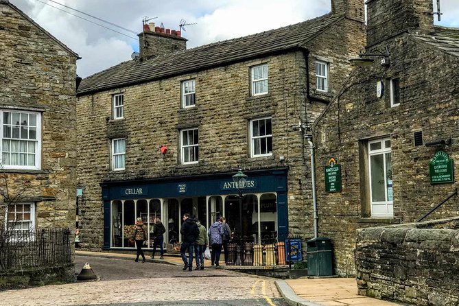 LIVERPOOL: Yorkshire Adventure - Sightseeing Day Trip Tour - Malham Cove from the road