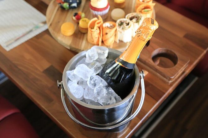 London Afternoon Tea Bus with Panoramic Tour - What the 90-minute bus experience feels like
