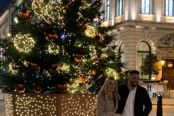 London Bespoke Black Cab Christmas Lights & Sights Private Tour - Trafalgar Square and the Norwegian Christmas tree