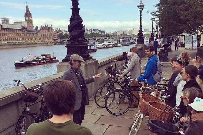 London Bike Tour: Landmarks, Secret Gems, Pub Stop & Street Art - Why a bike works so well in central London