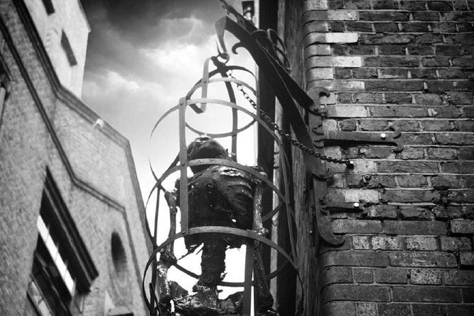 London Bridge Ghost Walking Tour - London Bridge after dark, with a darker past