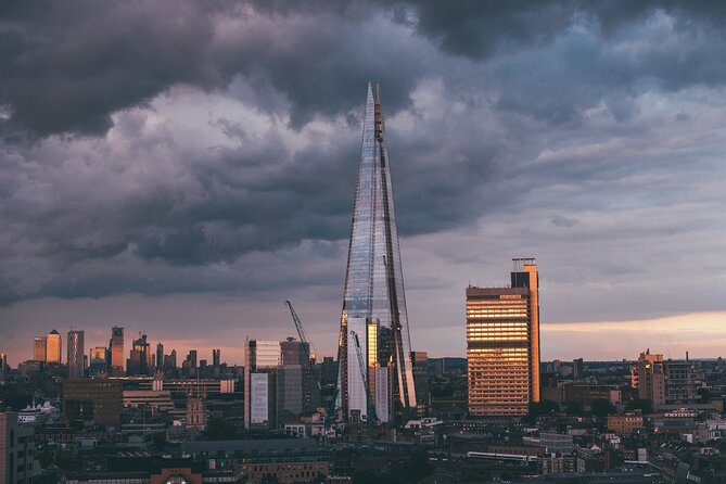 London Bridge Ghost Walking Tour - What the guides add to the experience