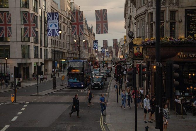 London by Night Sightseeing Open Top Bus Tour with Live Guide - Choosing the best seat on the open-top bus