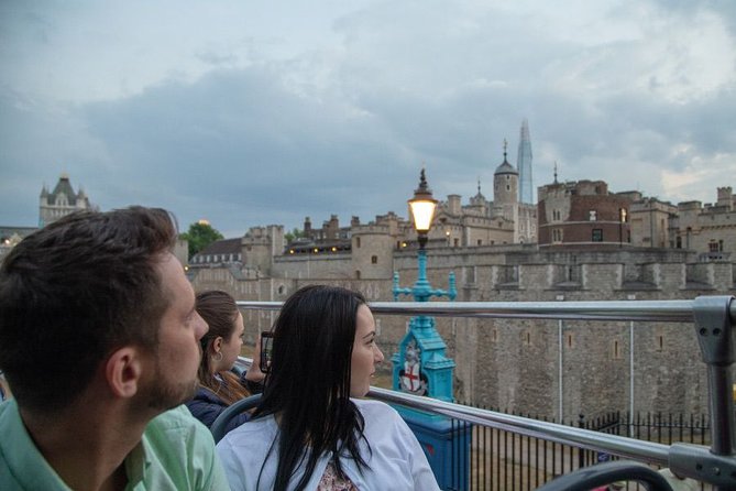 London Christmas Day 1 Day Hop-on Hop-off Bus Tour - Notting Hill Gate: a flexible middle stop