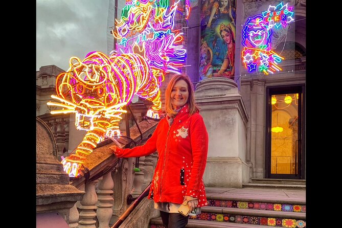 London Christmas Lights Guided Tour by Cab - Trafalgar Square: Norway’s tree and a central London pause