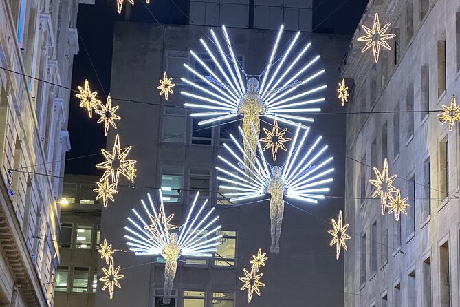 London Christmas Lights Guided Tour With Christmas Music - Regent Street and the Spirit of Christmas display