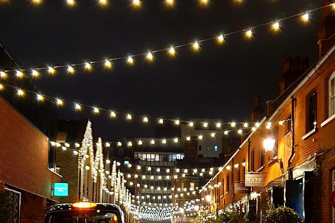 London Christmas Lights Private Tour by Traditional Black Cab - The Tower of London and the longer city route