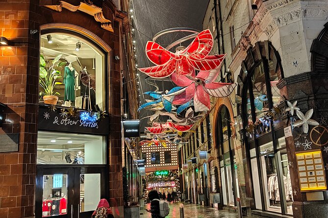 London Christmas Sparkle Private Walking Tour - Somerset House brings the route to an ice rink
