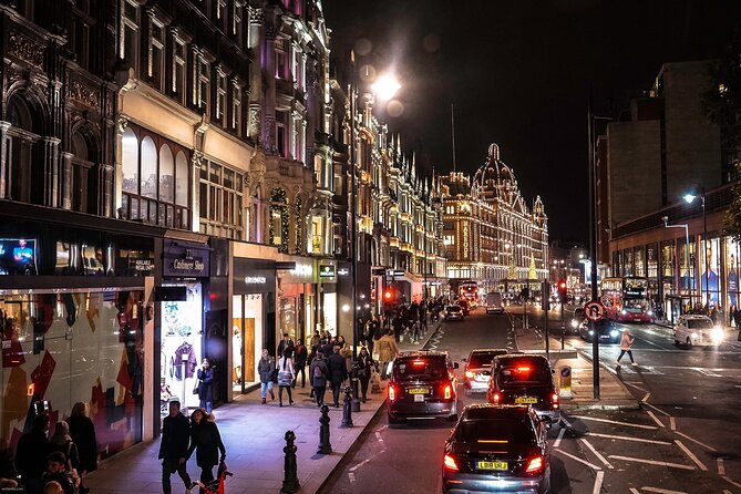 London Exclusive Christmas Lights Guided Tour by Black Cab - Why a private cab works well for London at Christmas