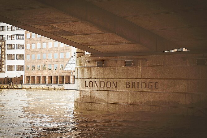 London Eye To London Bridge (River Walk) - The oldest monument and two Londons in one view