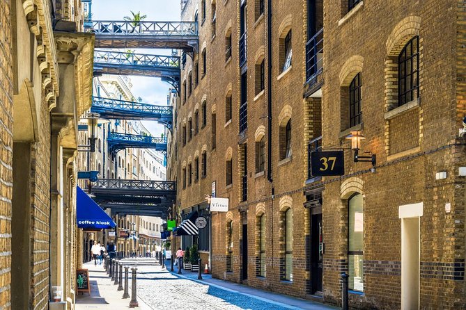 London Gin Safari: A Spirited, Juniper-Fuelled Jaunt - Three gin samples, two full G&Ts, and one cocktail