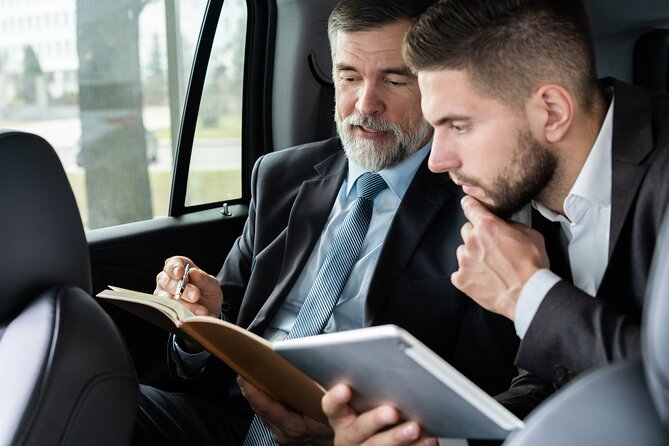 London Heathrow Airport (LHR) to Lincolnshire Luxury Transfers - Booking, cancellation, and practical planning