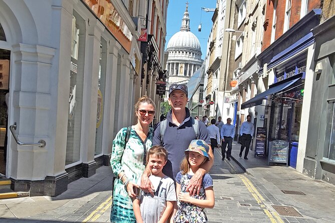 London Highlights Family-Friendly Walking Tour with Top Guide - Westminster Abbey: a powerful first stop