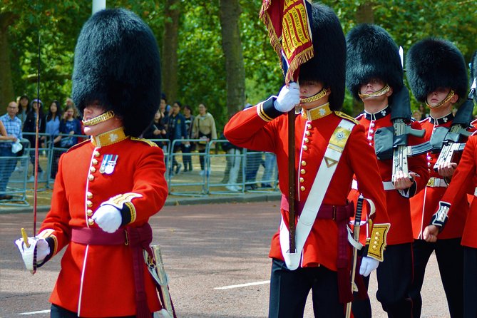 London in One Day: Small Group Walking Tour - See 30+ Sights - Walking the Mall to Buckingham Palace