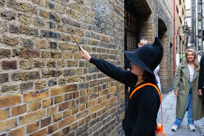 London: Interactive Harry Potter Walking Tour - Trafalgar Square: from London grandeur to Gringotts
