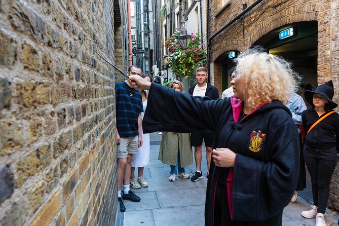 London: Interactive Harry Potter Walking Tour - Whitehall: wizarding clues among government buildings