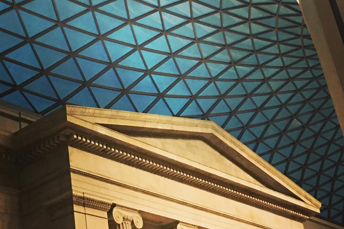 London Introduction Walking Tour - The Mall leads to Trafalgar Square
