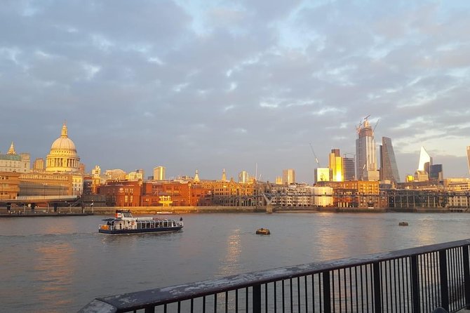 London Introduction Walking Tour - The Southbank supplies the breathing room