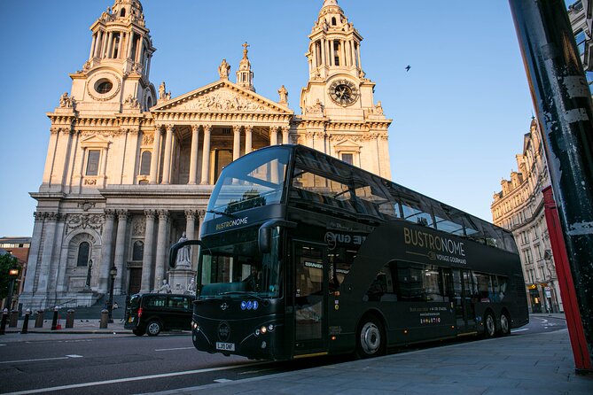London Luxury Dinner Experience with Panoramic City Views - A moving restaurant on Victoria Embankment