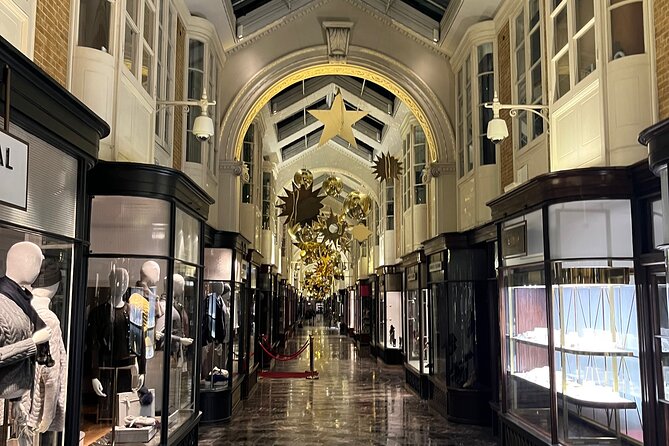 London Magical Christmas Walking Tour with Guide - Markets, a Christmas tree, and two wartime allies