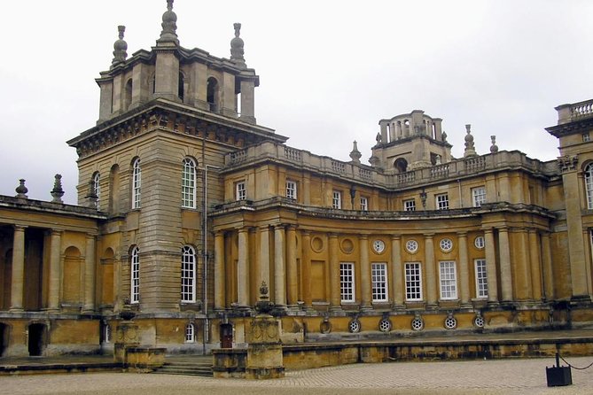 London Private Chauffeur Half-Day or Full-Day Vehicle Rental - Eight hours for Stonehenge, Windsor, and Salisbury