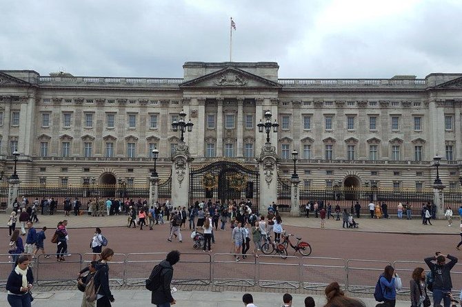 London Private Chauffeur Half-Day or Full-Day Vehicle Rental - What makes Windsor worth the stop