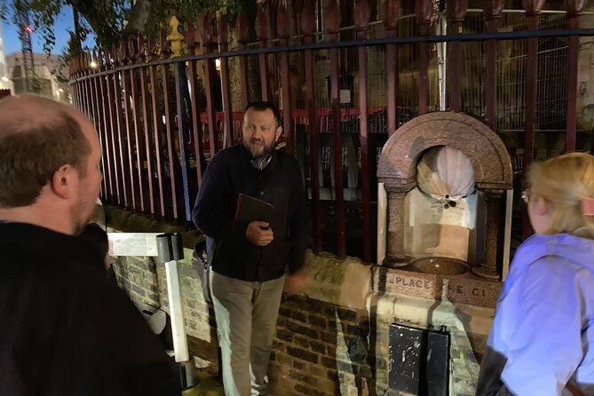 London's Ghosts & Gruesome Past Nighttime Walking Tour - Meeting at Farringdon and the ghost of the station