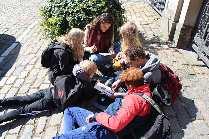 London Self-Guided Murder Mystery Tour by Trafalgar Square - How the self-guided format works for your group