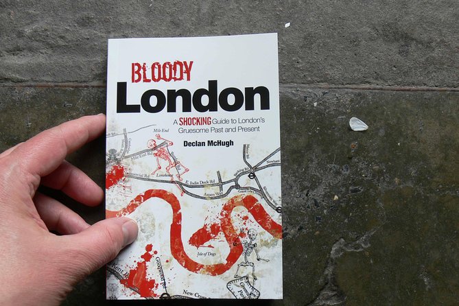 London Serial Killers - The Blood and Tears Walk - The alley at St. Dunstan in the West