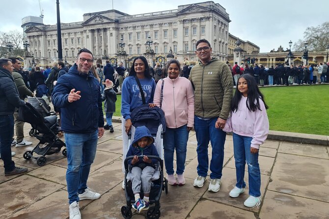 London Sightseeing Private Black Cab Tour with Hotel Pick Up - Trafalgar Square, Leicester Square, and Piccadilly Circus