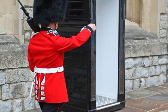 London Sightseeing Tour: Guard Change with Tower of London Option - Buckingham Palace and the uncertainty of the Guard Change