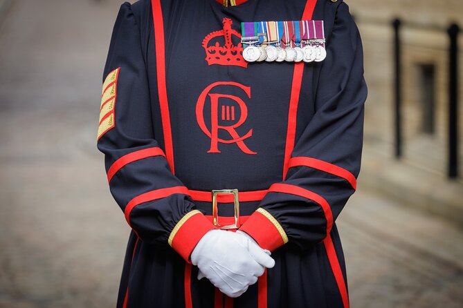 London Sightseeing Tour: Guard Change with Tower of London Option - Ending at the London Eye or Harrods
