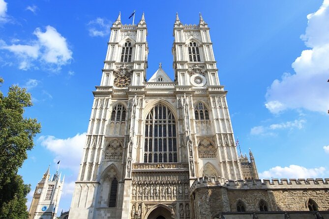 London Sightseeing Walking Tour with 30+ sights - The Thames, London Bridge, and Tower Bridge