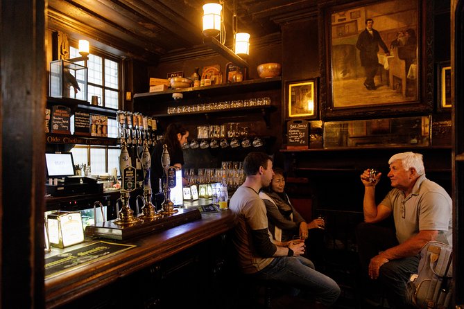 London Small Group Tour of Historical Pubs - The Temple, legal London, and streets with surprises