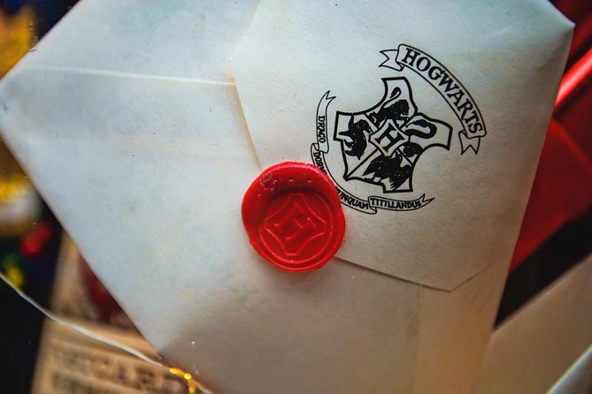 London The Best of Harry Potter Guided Tour (Free for Kids) - The Palace Theatre and the first Potter shopping stop