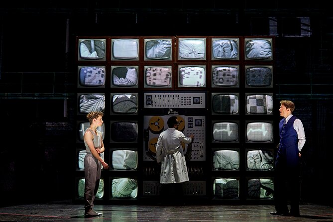 London Theatre: Stranger Things: The First Shadow - Theater comfort, access, and practical planning