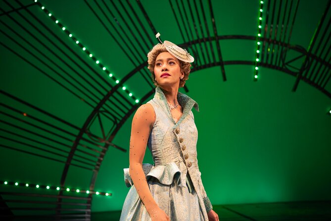 London Theatre: Wicked the Musical - Costumes, sets, and the famous flying moment